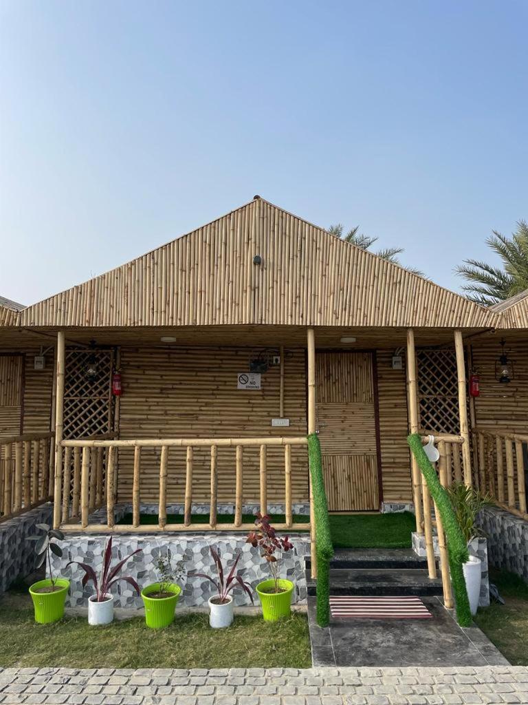 Gopika Resort Вріндаван Екстер'єр фото