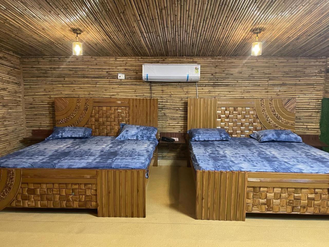 Gopika Resort Вріндаван Екстер'єр фото