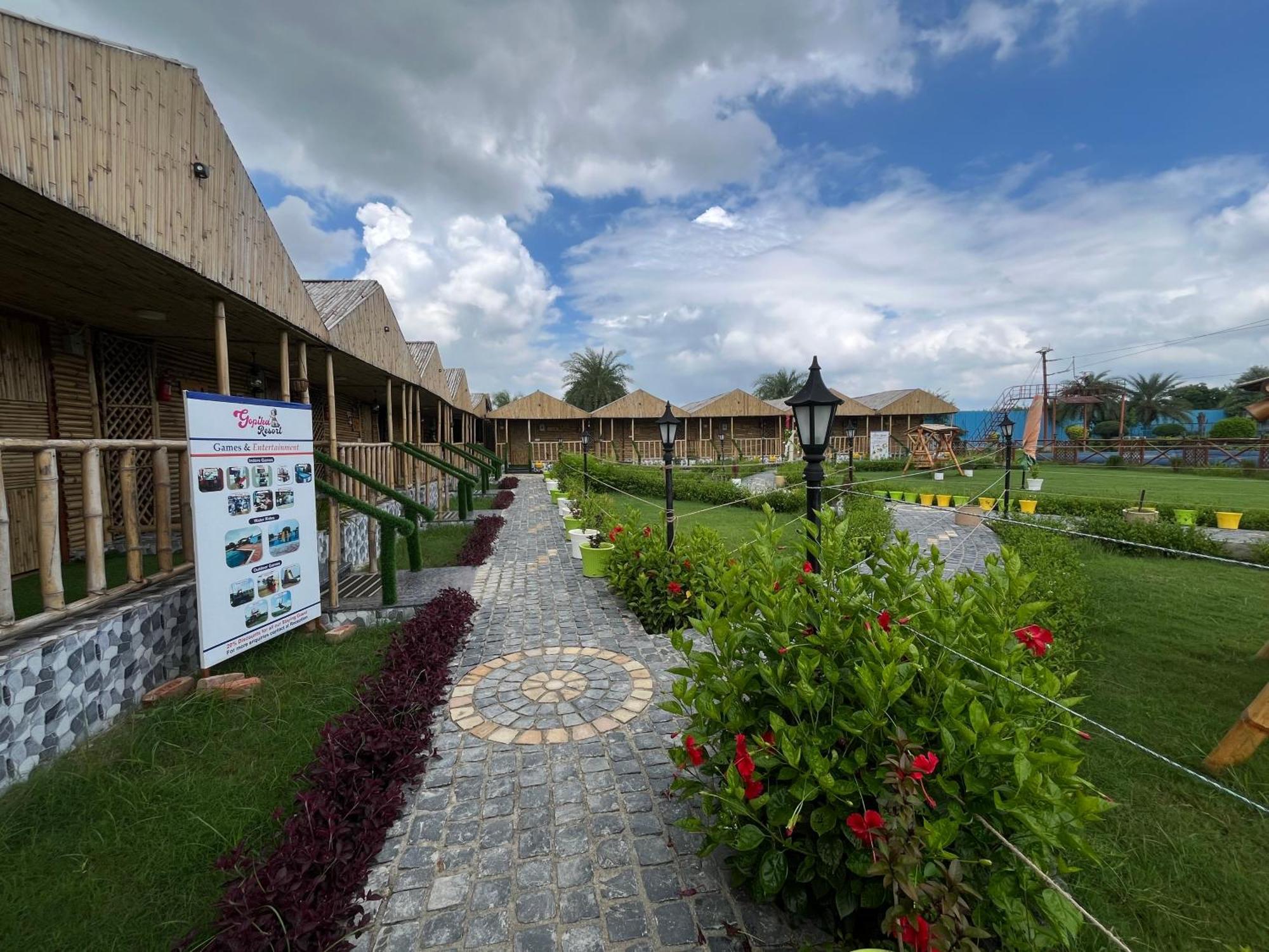 Gopika Resort Вріндаван Екстер'єр фото