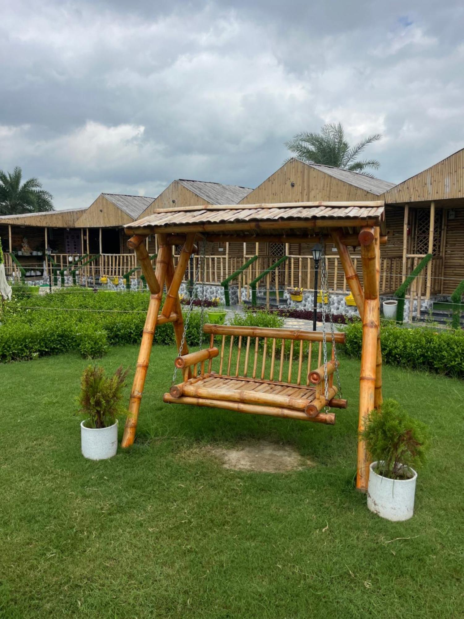 Gopika Resort Вріндаван Екстер'єр фото