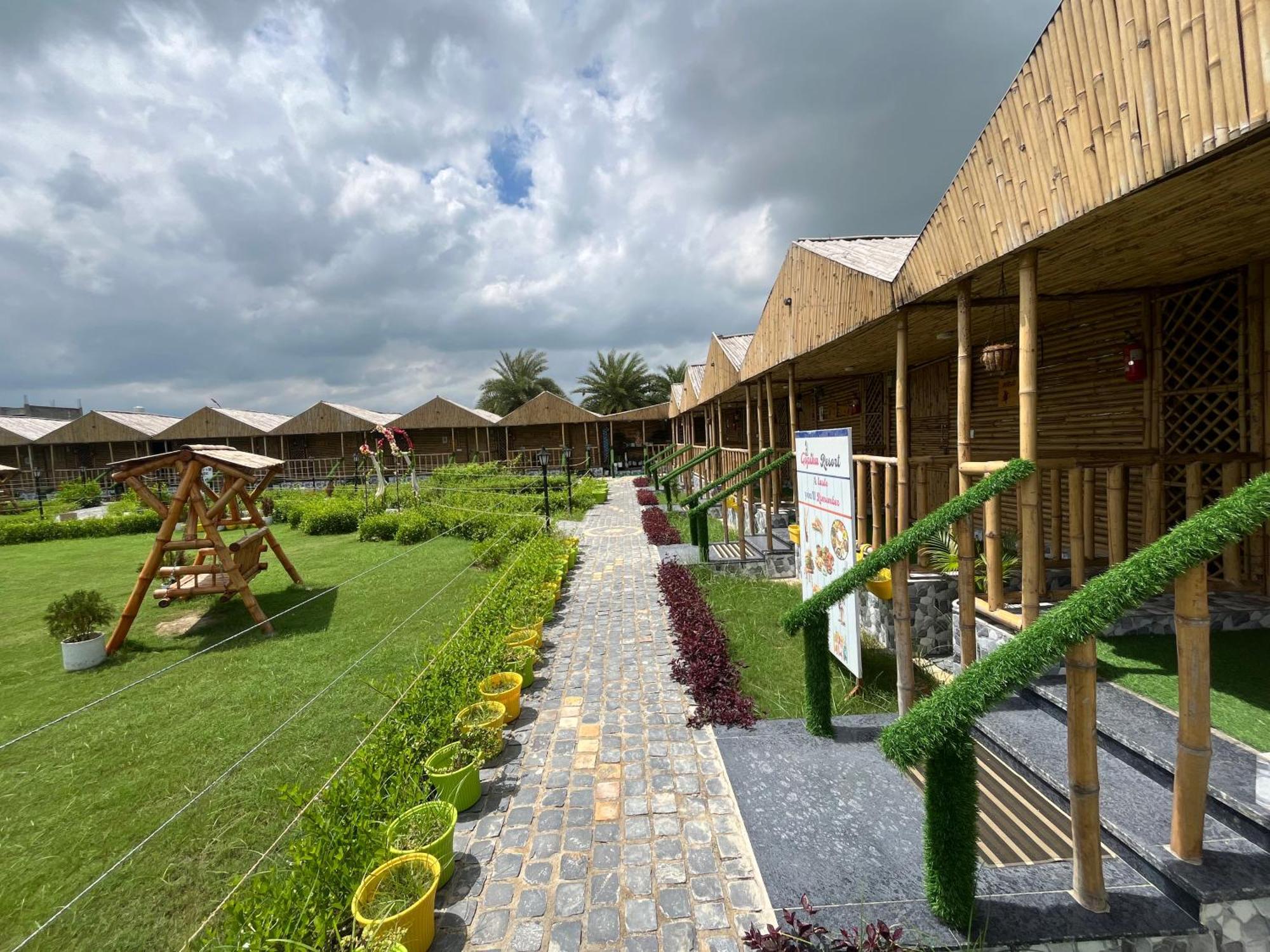 Gopika Resort Вріндаван Екстер'єр фото